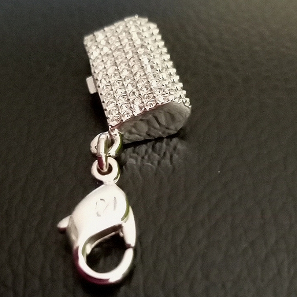 SWAROVSKI CLUTCH CHARM - Picture 5 of 7